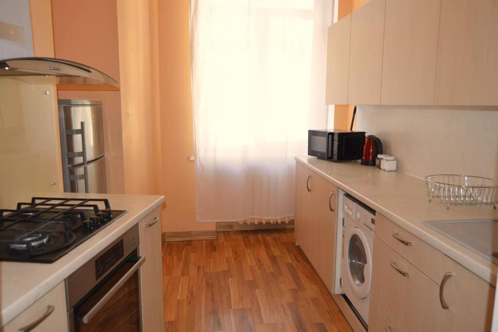 Spacious Old Town Family Peachy 2 Bedrooms Apartment, Nearby The Riga Presidential Castle エクステリア 写真
