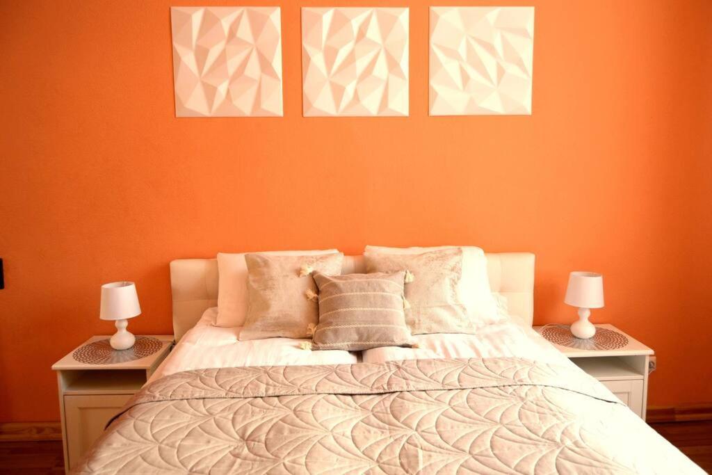 Spacious Old Town Family Peachy 2 Bedrooms Apartment, Nearby The Riga Presidential Castle エクステリア 写真