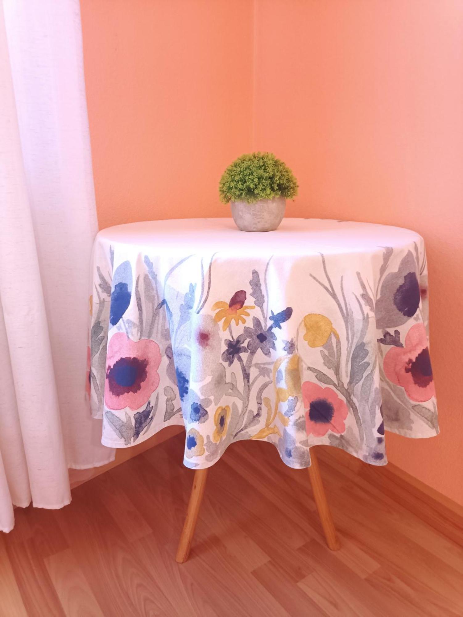 Spacious Old Town Family Peachy 2 Bedrooms Apartment, Nearby The Riga Presidential Castle エクステリア 写真