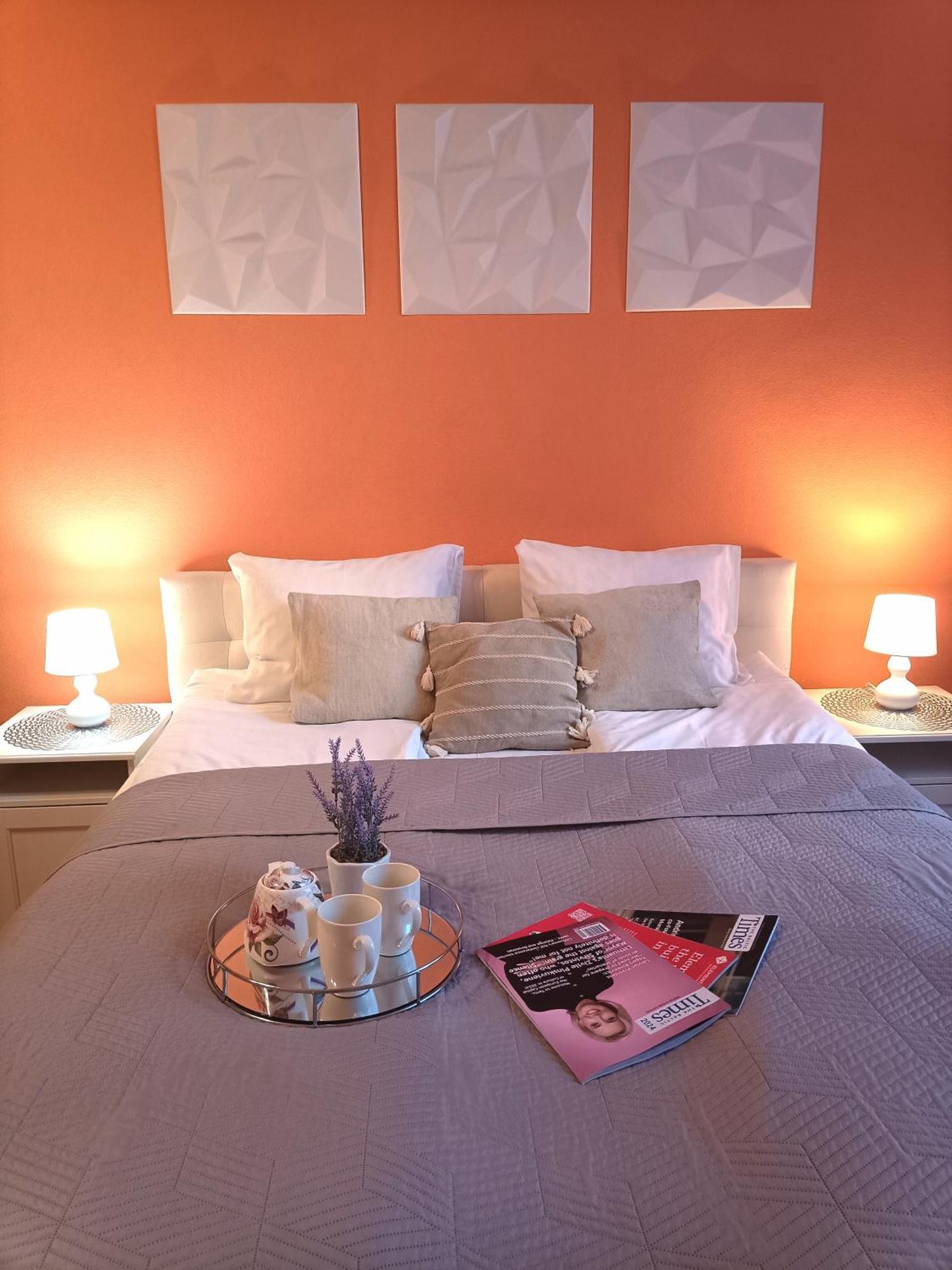 Spacious Old Town Family Peachy 2 Bedrooms Apartment, Nearby The Riga Presidential Castle エクステリア 写真