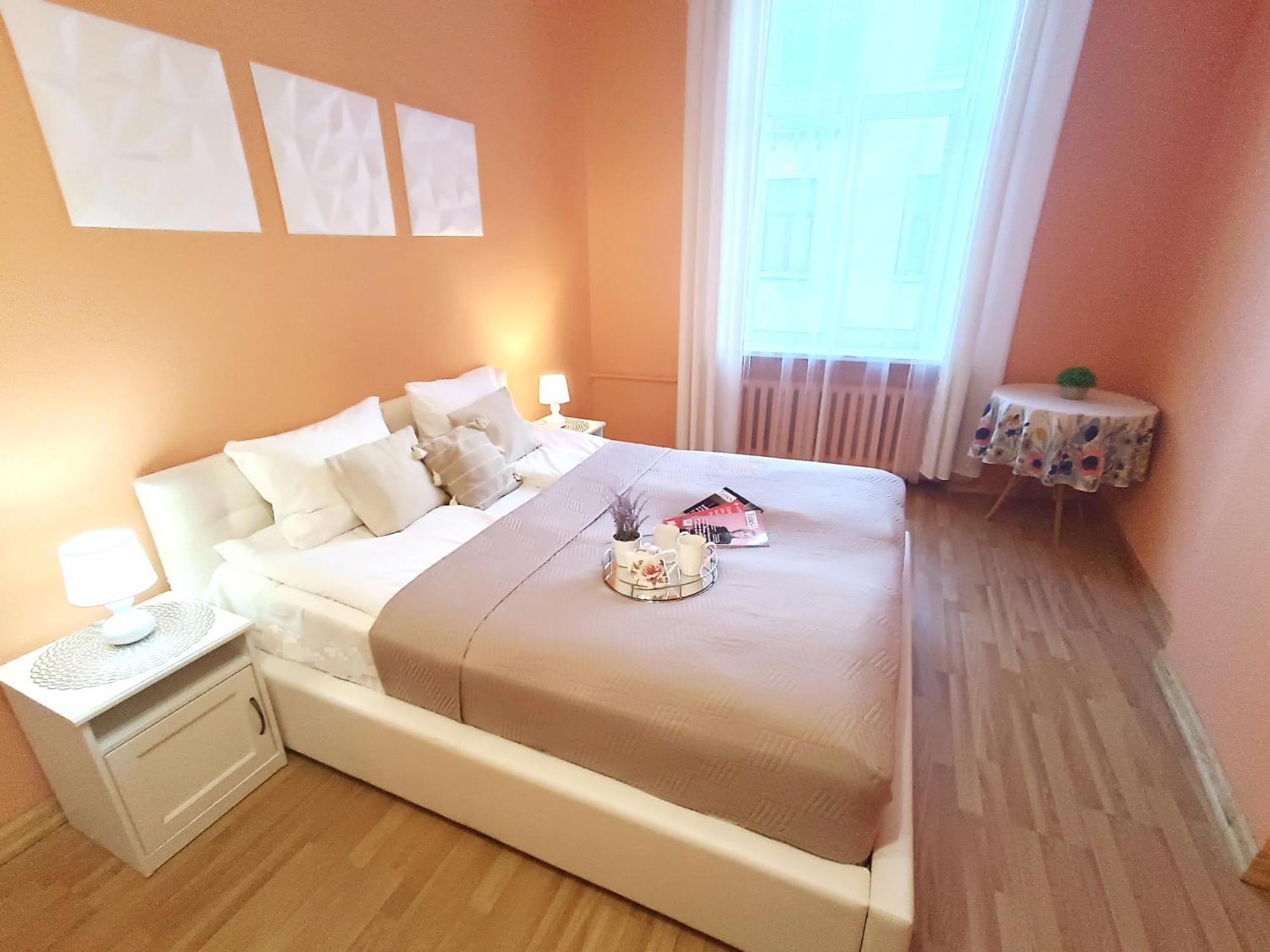 Spacious Old Town Family Peachy 2 Bedrooms Apartment, Nearby The Riga Presidential Castle エクステリア 写真