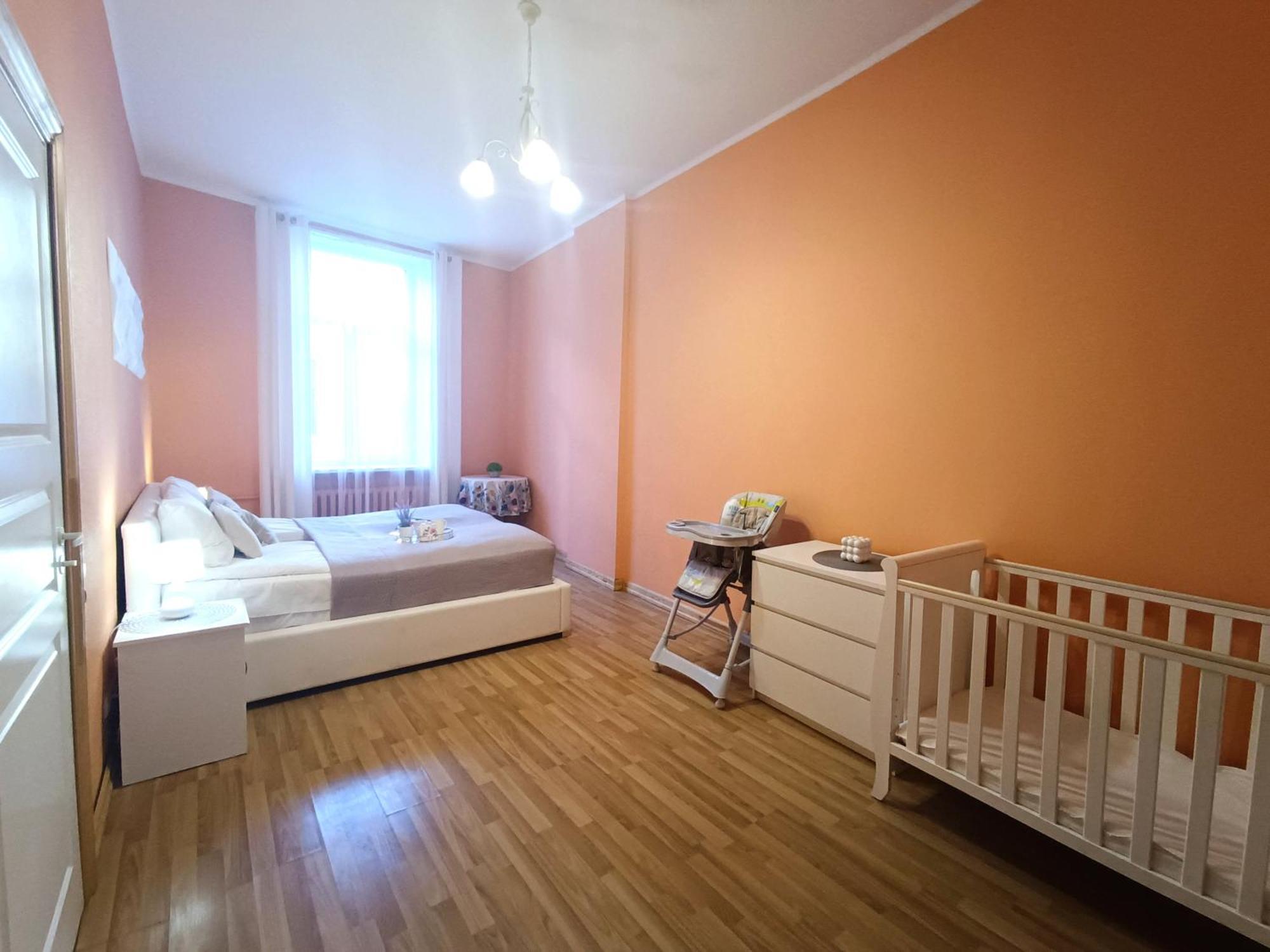Spacious Old Town Family Peachy 2 Bedrooms Apartment, Nearby The Riga Presidential Castle エクステリア 写真