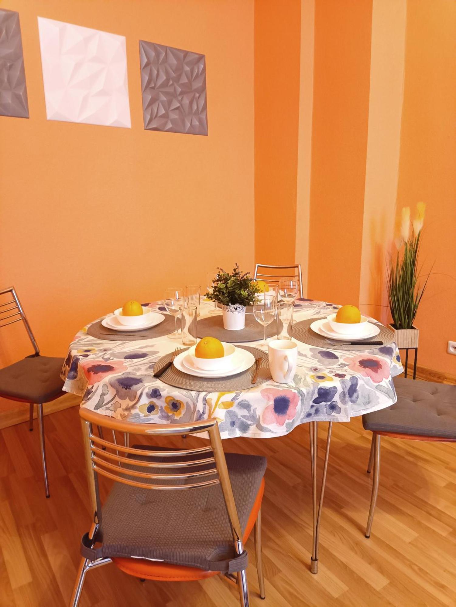 Spacious Old Town Family Peachy 2 Bedrooms Apartment, Nearby The Riga Presidential Castle エクステリア 写真