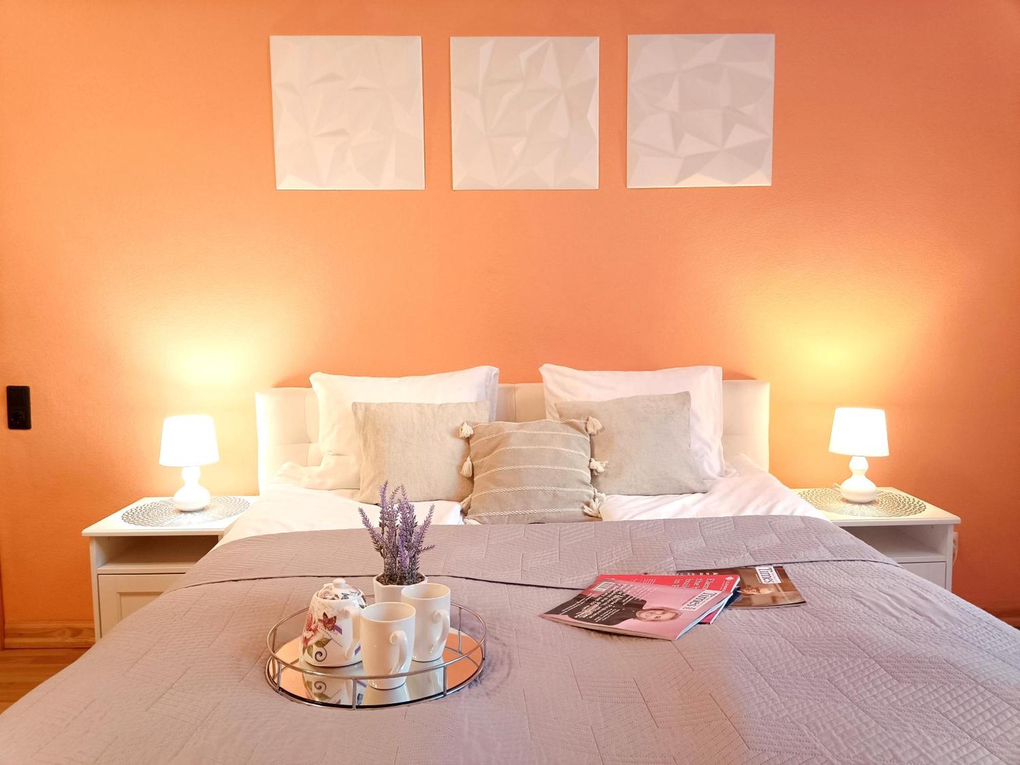 Spacious Old Town Family Peachy 2 Bedrooms Apartment, Nearby The Riga Presidential Castle エクステリア 写真